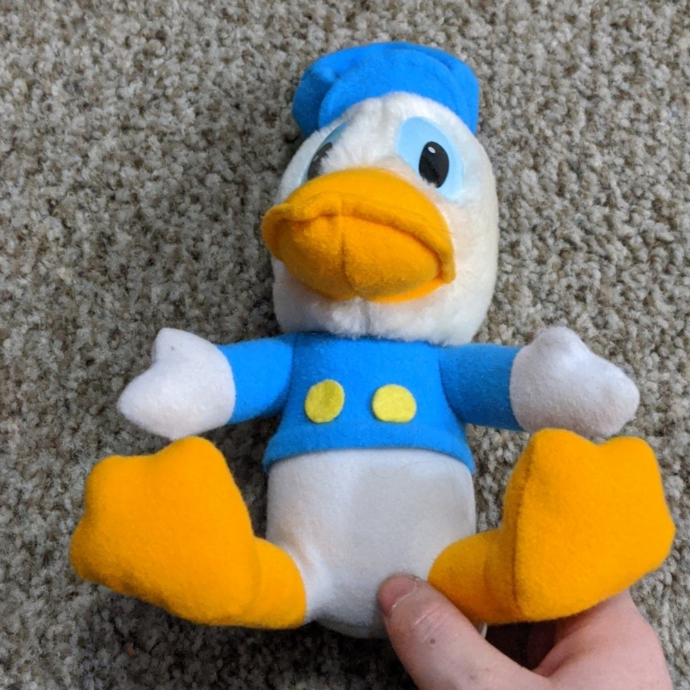 Vintage donald duck plushie!